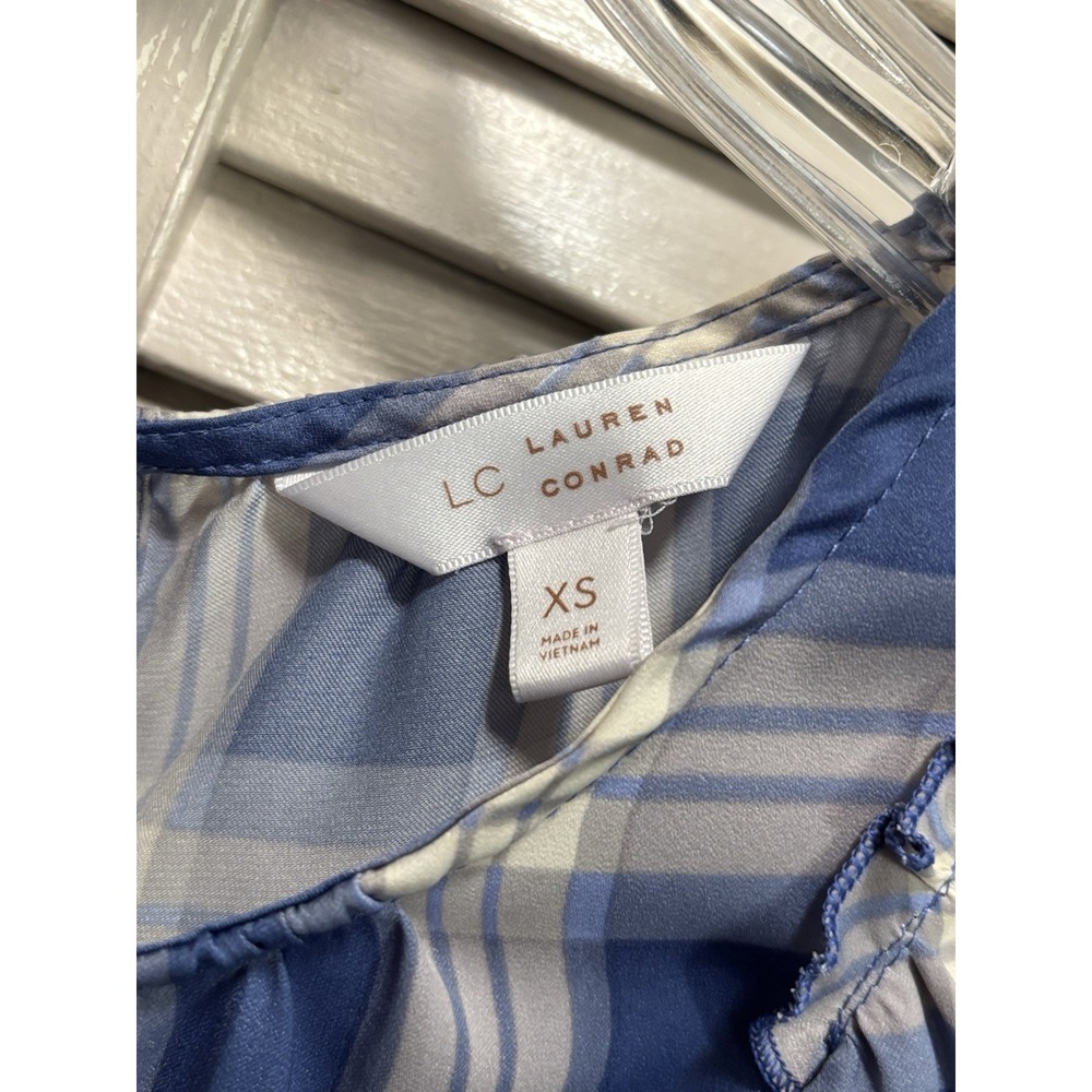 LC Lauren Conrad Blue/Gray Plaid Short Flutter Sleeves Keyhole Size XS Soft - Picture 2 of 6
